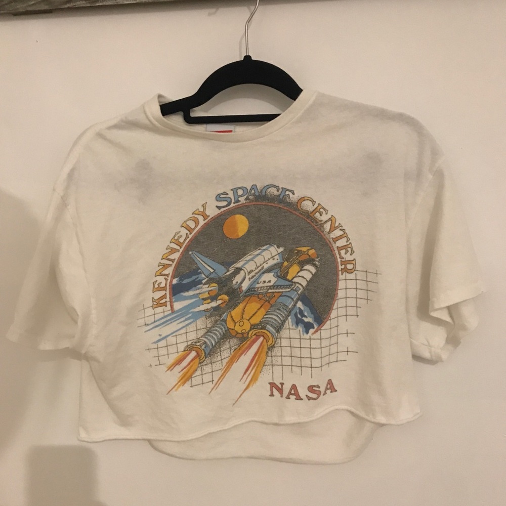 Cropped graphic tee
